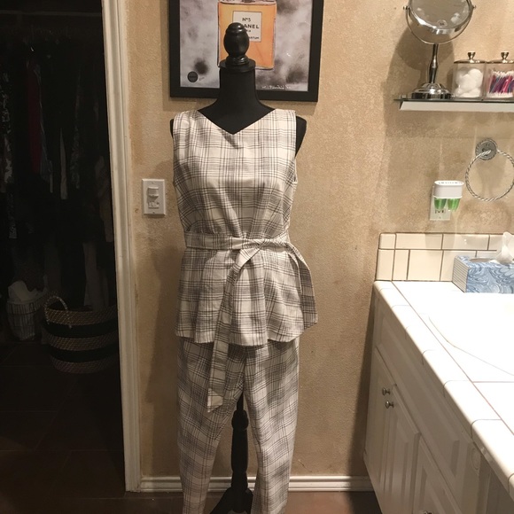 Pants suit. - Picture 1 of 1